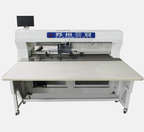 電腦自動抬頭剪線服裝模板機